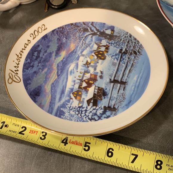 HOME FOR THE HOLIDAYS. 2002 CHRISTMAS PLATE BY TOM NEWSOM - Picture 5 of 6